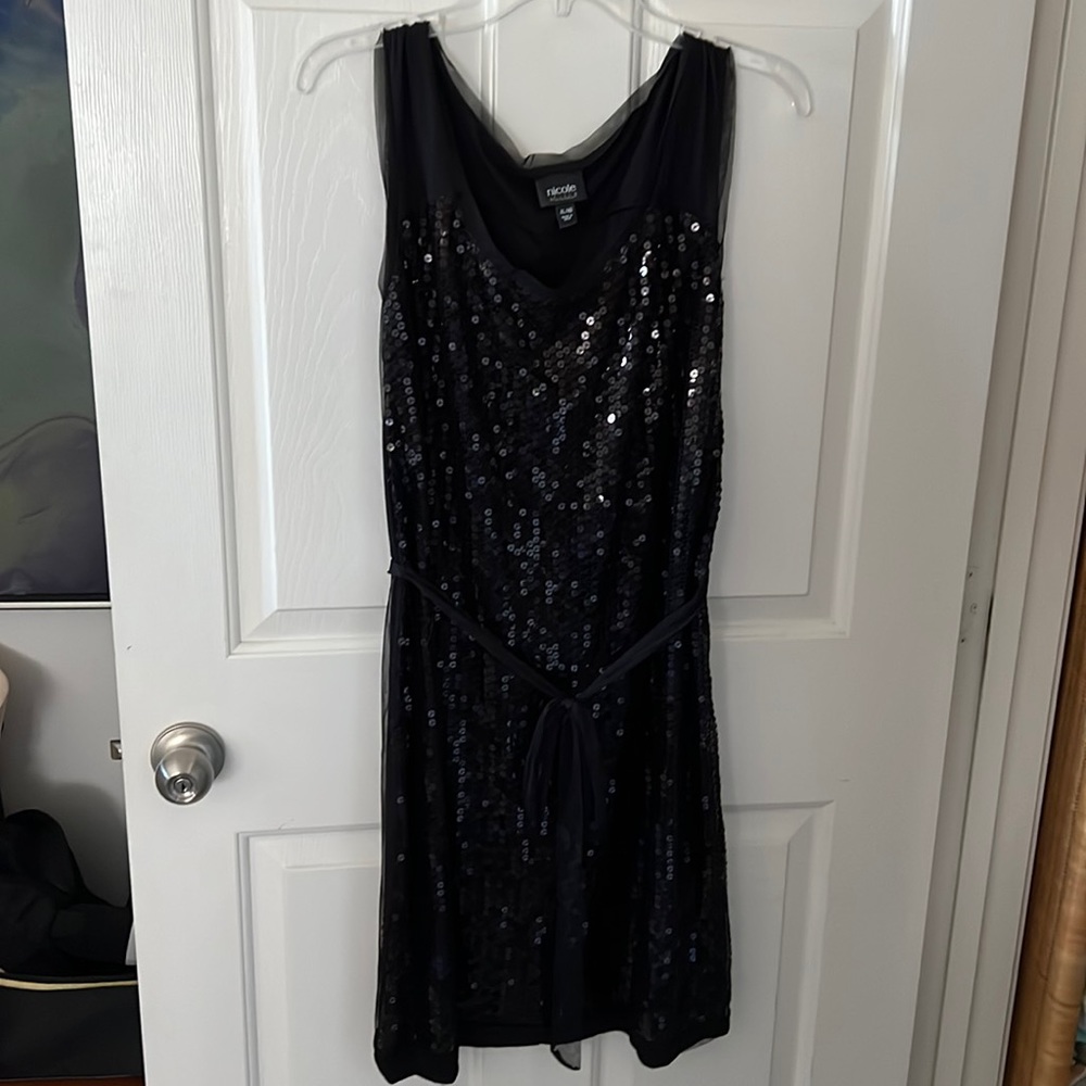Sleeveless sequin front black dress